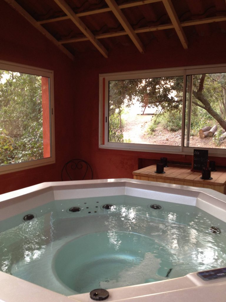 aménagement autour d'un spa gonflable